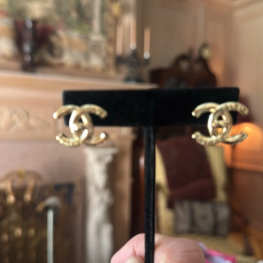 Chanel  Earrings signed in the back - Picture 2 of 7